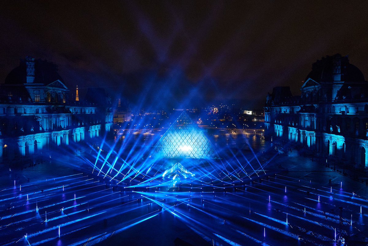 Robelighting's tweet image. At the Musee du Louvre, DJ David Guetta welcomed the New Year with #UnitedAtHome where #showdesigner Romain Pissenem #HighScream &amp;amp; #lightingdesigner Ian Tomlinson created a rig using 116 @Robelighting #iPointe supplied through S Group. (📸 GuilleGS)

robe.cz/news/robe-ligh…