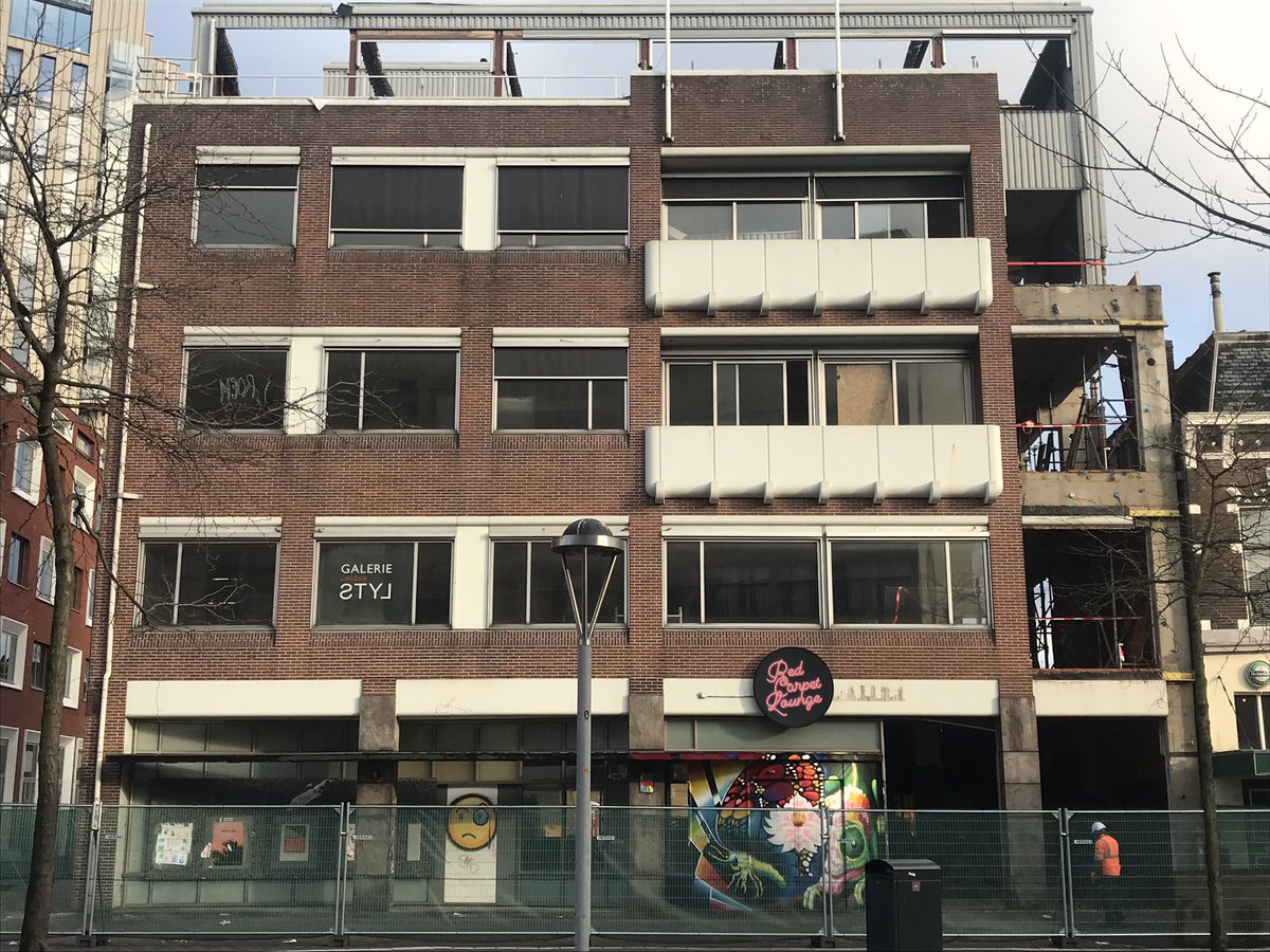 StationsgebiedL's tweet photo. Het resultaat na 1 week slopen. Ze doen het zorgvuldig en geordend zo te zien ❌ #Octagon oud kantoor #ABNAmro #Vlasman https://t.co/ryQwGK2gvq