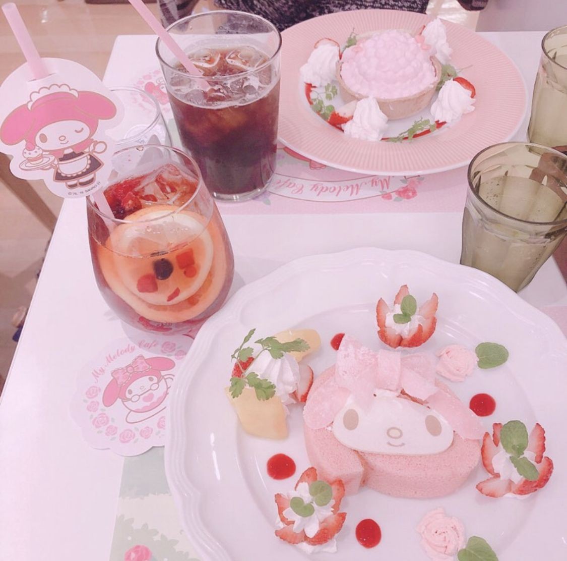 myxmelodyy's tweet photo. Who wants to eat sanrio foods with me🍰💕 https://t.co/WOd6GTwtfx