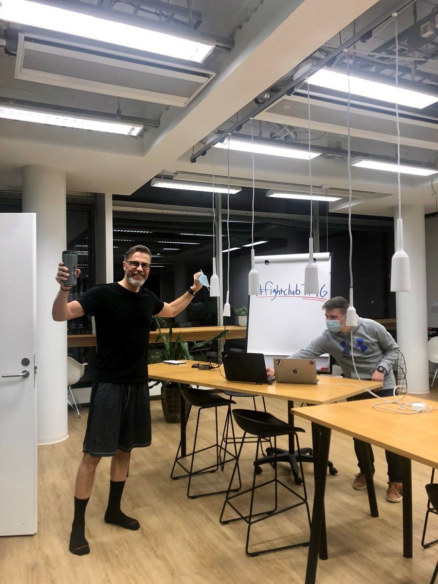 Wau, mikä vuoden ensimmäinen viikko! 
Kiitokset kaikille Fight Club -osallistujille, teidän palautteita valmennuksesta on ollut mahtava lukea ❤️ TH:n jengi toivottaa kaikille rauhallista viikonloppua ja nähdään taas maanantaina💪 #FightClubTMG