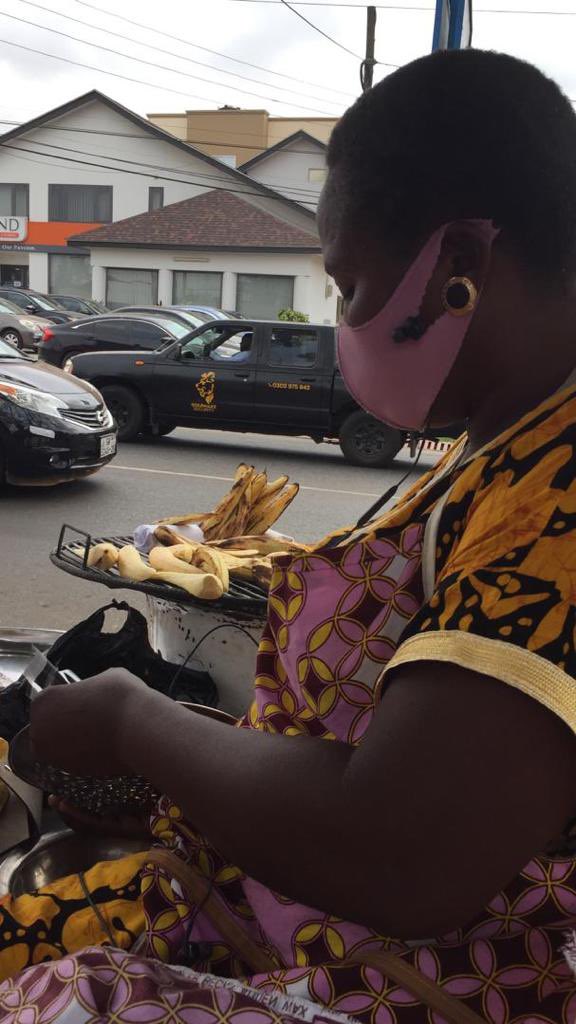 SIKAOFFICIAL1's tweet image. Please buy plantain from my mum anytime you use the east Legon kfc road, God bless you.😻❤️