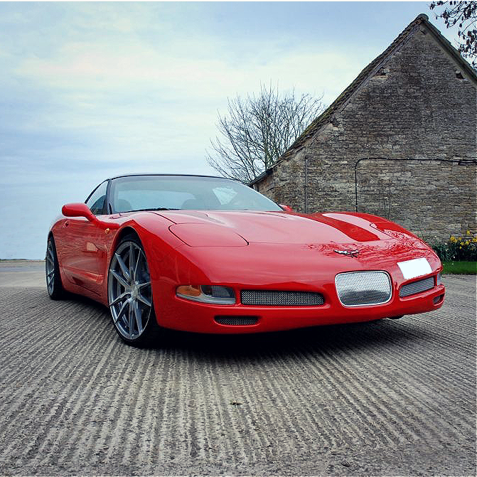 ian_cotswold's tweet photo. Chevrolet Corvette C5 5.7 V8 LSI Targa 
Superbly finished in gleaming red with high gloss piano black targa roof all completed with chrome and black inserts. Making for a stunning and very attractive American muscle sports coupe.

#Chevrolet #c5 https://t.co/2QfC4ozlBT