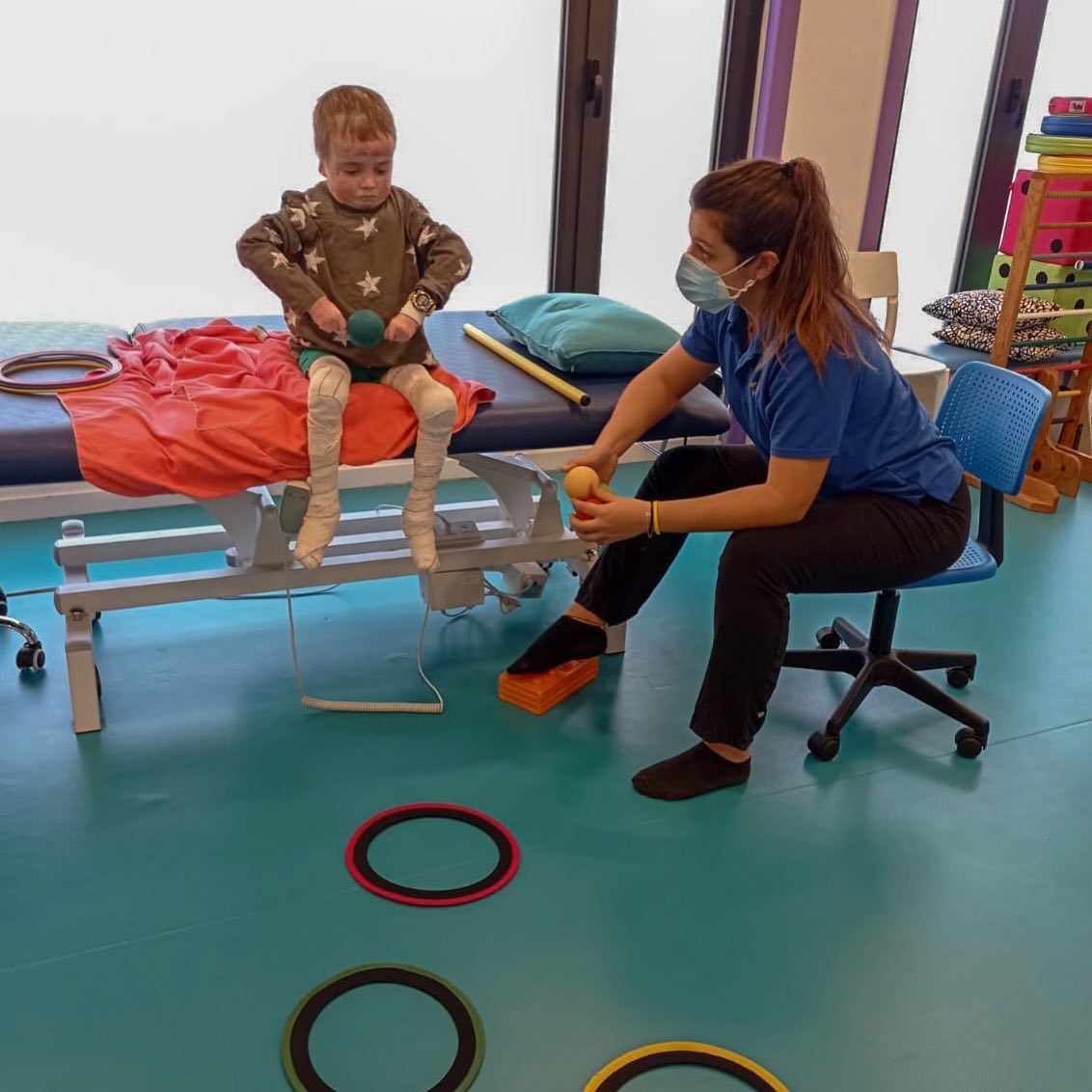 FundacionNemo's tweet photo. Nos ha dejado una persona maravillosa, un niño que tuvo que aprender a convivir con una enfermedad genética e incurable #pieldemariposa 

Con toda nuestra admiración y cariño os enviamos un gran abrazo y todo nuestro ánimo.
El #nemoequipo. https://t.co/ROA3DX5Jfv