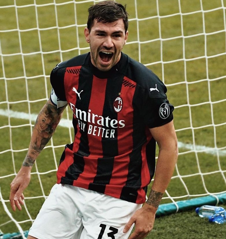 In tutto ciò mi dispiace che, oltre Eligreg, pure il mio capitano debba fare beneficenza 💔🔴⚫ #alessioromagnoli #acmilan #gfvip #tzvip #gregorelli