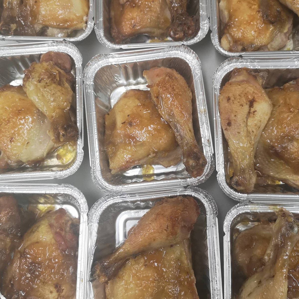 ParkSynagogue's tweet photo. 12 shabbat meals were cooked and given to our most vulnerable members this morning!
Shabbat Shalom!
#Shabbatfoodproject #FinsburyParkSynagogue #HackneyJewishCommunity #fps #wecare #unitedsynagogue #Shabbat #kosherfood https://t.co/86MccxjNNz