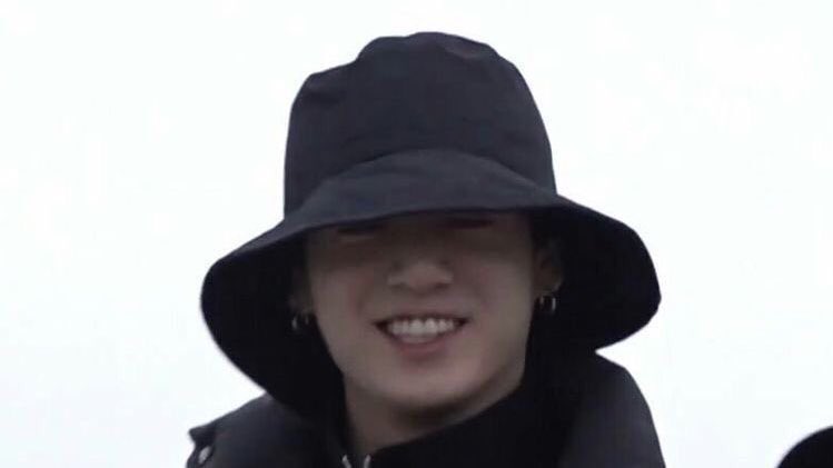 do you ever just think about how jungkook always wears bucket hats that gets too big for him so most of the time he has to look up or lift it just to see or show his face