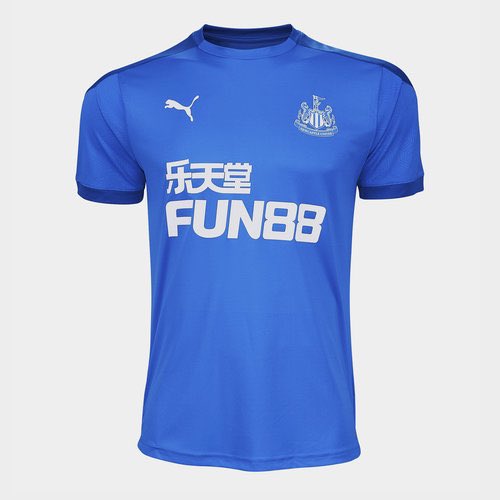 We’ve got FOUR <a href="/NUFC/">Newcastle United</a> shirts up for grabs if Newcastle qualify for the 4th round of the FA Cup. To enter: 

👍 Follow <a href="/fun88eng/">FUN88</a> 
🔁 Retweet this post 
⬇️ Comment below with the shirt you’d like 
👏 Cheer on #NUFC 

#FACup #ARSNEW
