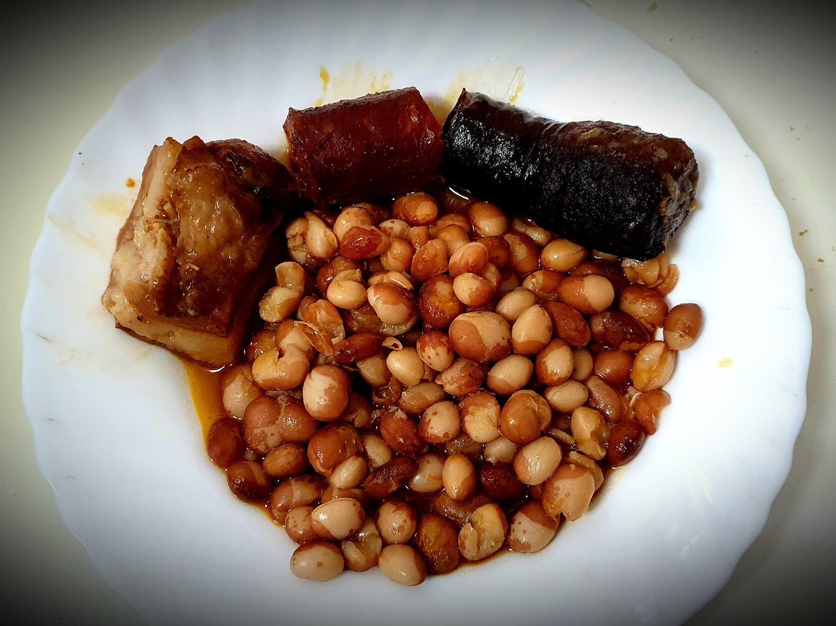 Eduard_Lpz's tweet photo. Y después de fiestas una comida casera y ligerita para desengrasar y para entrar en calor con este frío.
#comidaligera #comidacasera #caparrones #caparronesconsacramentos #ricosricosyconfundamento 😋 https://t.co/YSHoZjgvDV