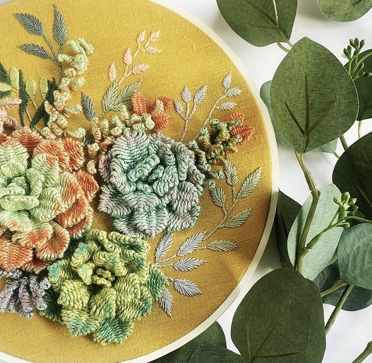 LondonEmbSchool's tweet photo. If u love plants, you will love this 3D succulent embroidery design created by Carrie Goff. Look at all this textures! 
Instagram: carriegoffdesigns
#handembroidery #3dembroidery #hoopdesigns #succulents #colour #texture https://t.co/IpW3HLwMXT
