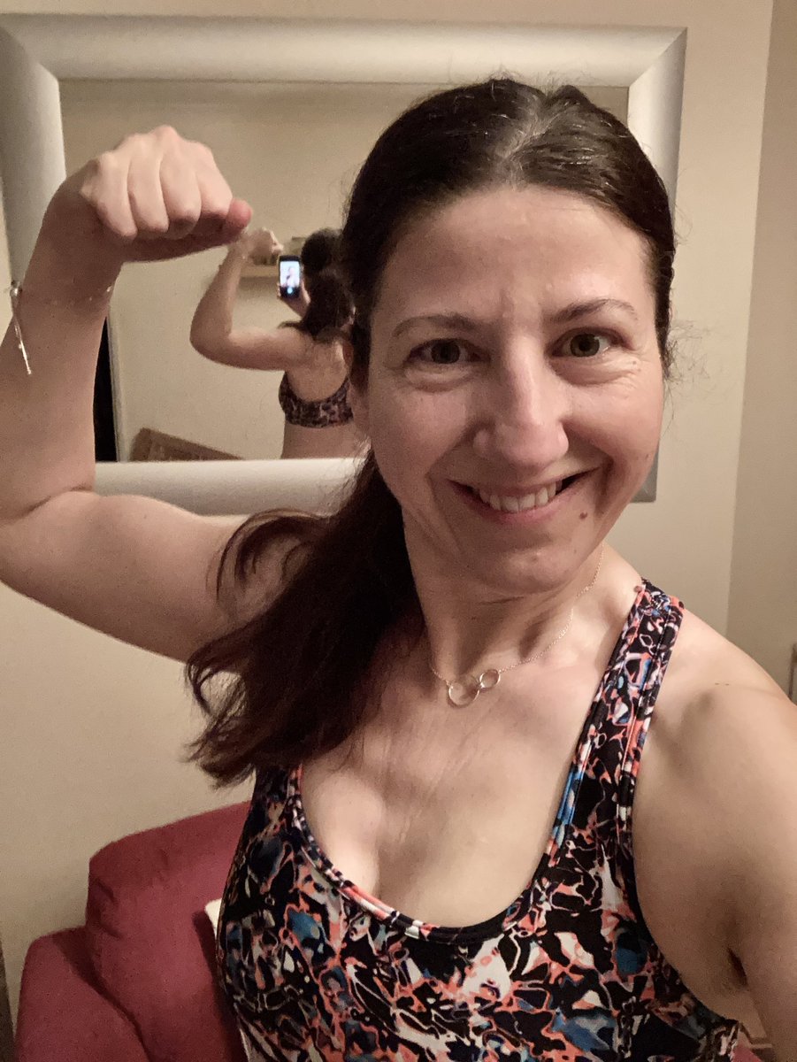 MarieJones14057's tweet photo. Happy #FirstFlex of 2021!!! And done after a high impact 21 minute workout for #peakstreak from our one and only coach @CoachValbo #12daysofxmaa certainly burnt off those chocolates 🍫!! @SamHeughan @MyPeakChallenge #mypeakchallenge https://t.co/A9kpKY5tZe