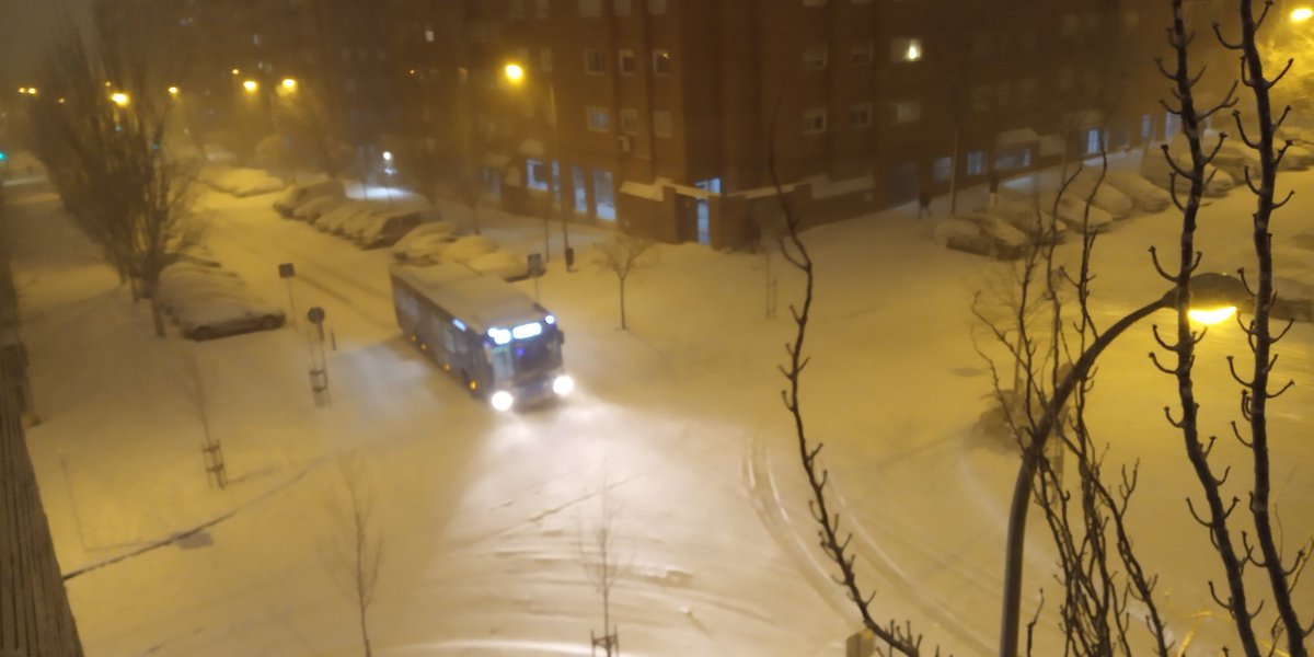 nela_grees's tweet photo. Vicálvaro ahora mismo... @CsMadVicalvaro @Lineamadrid @jmdvicalvaro @todoVicalvaro no sé ni cómo pueden ir los autobuses en estas condiciones @EMTmadrid https://t.co/w5r6XPRBan