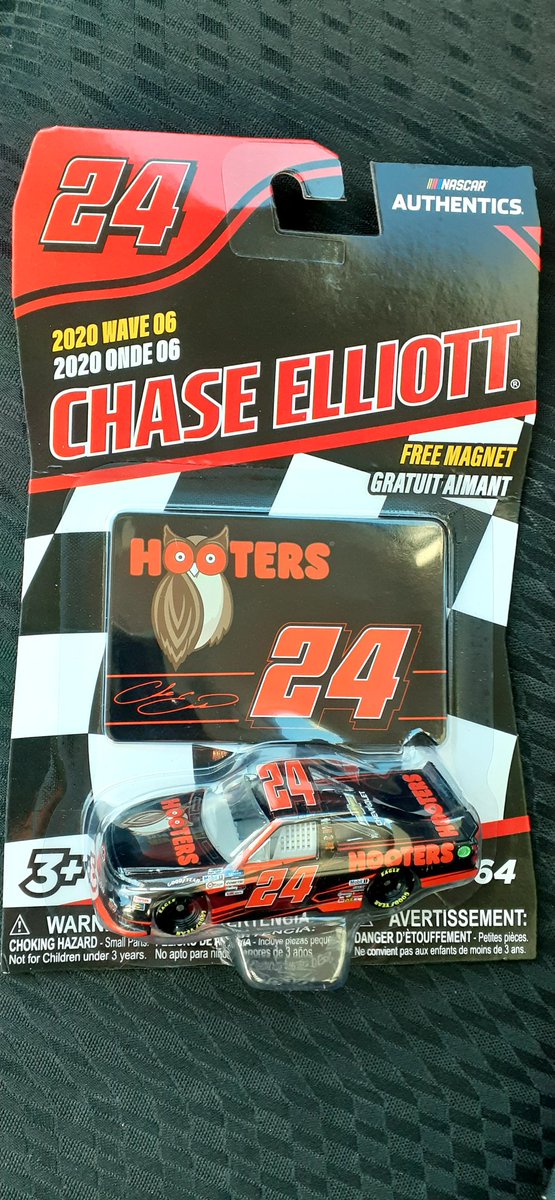 acrj8's tweet photo. Giveaway time: Follow and retweet to win this Chase Elliott 1:64 diecast. That's one good looking truck! Will draw winner on Sunday. #Giveaway #Win #NASCAR #Chase https://t.co/Vhkh8yC9K3