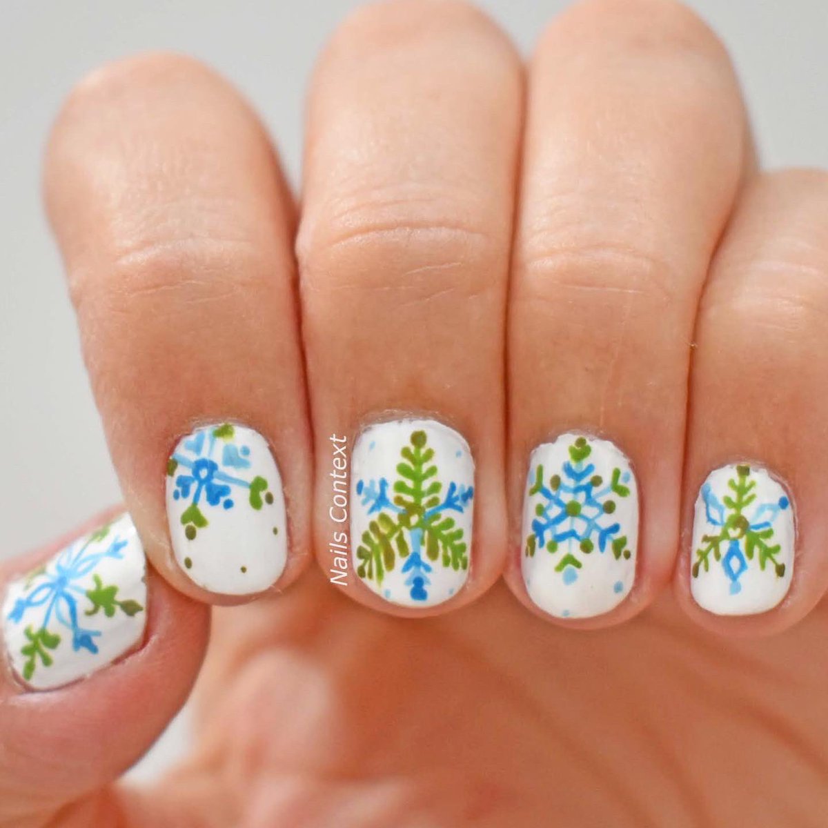 sony_foodrange's tweet photo. #Winternails with these #freehand #snowflakes design https://t.co/QeMjz2fAW3
#notd created using @ZoyaNailPolish
#nailpolish #mani #manicure #nailedit #trendy #winterfashion #nailedit #nailscontext #snowflakenails https://t.co/V6xx9Q6WsT