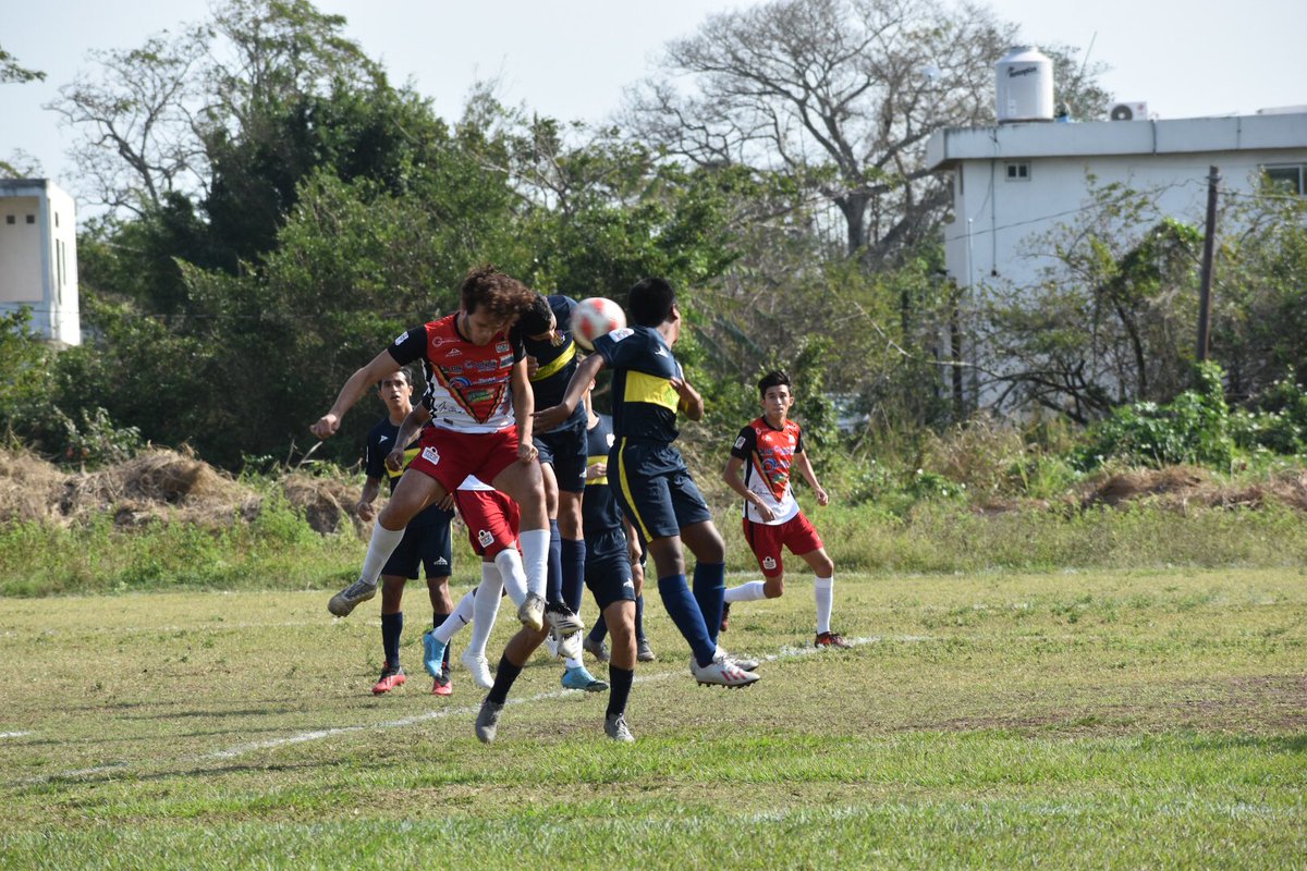 En @ColegioOnce nos estamos preparando, para el regreso al fútbol. La próxima semana se reanuda el torneo de la <a href="/LigaTDP/">Liga TDP</a> <a href="/AtleticoBoca/">Atlético BocadelRio</a> <a href="/FMF/">Federación Mexicana de Futbol</a> 

<a href="/MoltenMex/">Molten México</a>