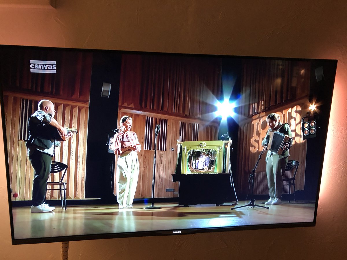 Volgens mij hebben we een kandidaat voor het #eurovision2022 @canvastv #detootssessies 😳😕🤔