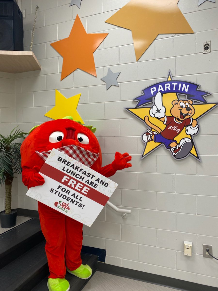 SCPSInfo's tweet photo. Radley's tour continues! 📍 Today he visited the All Stars at Partin Elementary School!⭐ Radley enjoyed our chicken biscuit for breakfast and cheese pizza for lunch. 😋 Where will Radley be next? 🍎 https://t.co/ETckaz79C9