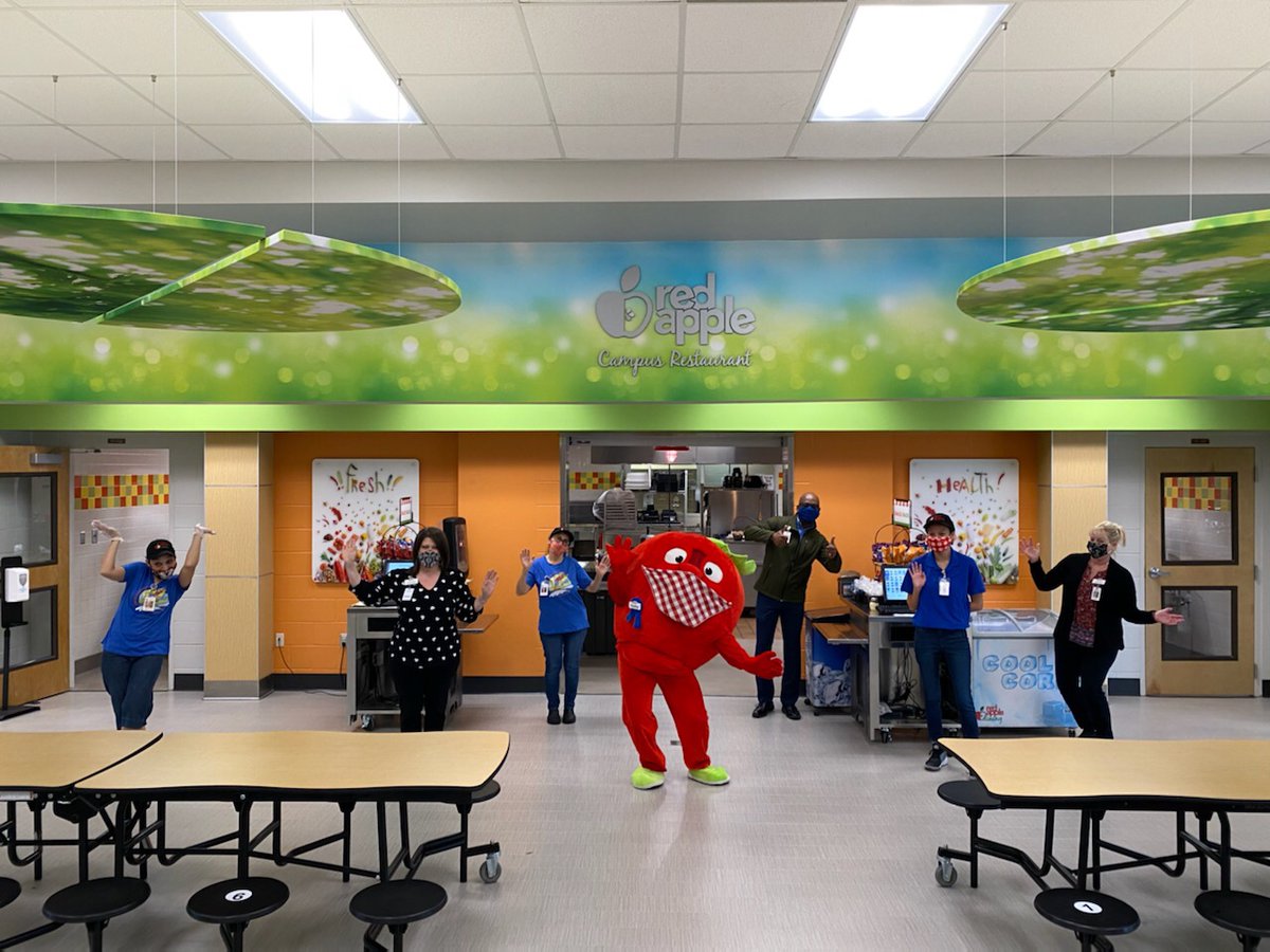 SCPSInfo's tweet photo. Radley's tour continues! 📍 Today he visited the All Stars at Partin Elementary School!⭐ Radley enjoyed our chicken biscuit for breakfast and cheese pizza for lunch. 😋 Where will Radley be next? 🍎 https://t.co/ETckaz79C9