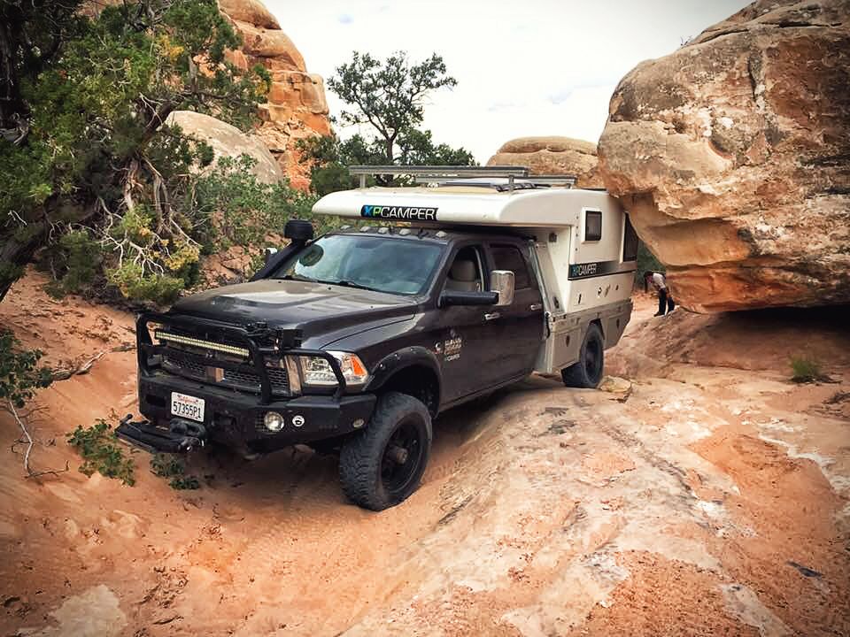 NimblVehicles's tweet image. A tight squeeze. Fortune favours the bold!
[Image by - Kurt Bainum | Elephant Hill, Moab, USA]