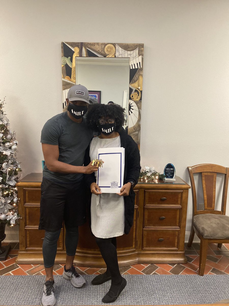 TheCPAChick's tweet photo. Y’all this was my 4th closing with @Victory_Chaser and @Face2FaceRealty 

2 duplexes 
2 4 plex

Closed on both 4 plex props in 10 months! https://t.co/JiRMg9mHmU