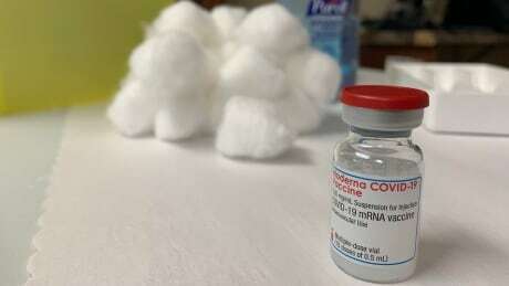 CBCPEI's tweet photo. P.E.I. pharmacists in talks with Chief Public Health Office to distribute COVID-19 vaccine https://t.co/TDr8wO3ds1 #pei https://t.co/gIjJCEEFje
