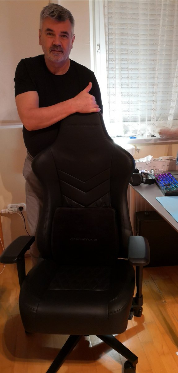 OrsolyaBabjak's tweet photo. Birthday present. #pixelware #esport #esportanyu #csgo https://t.co/qULUTgGcXf