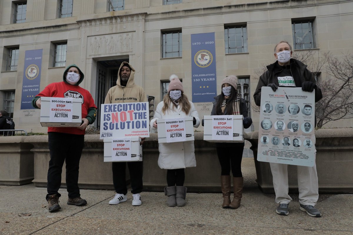 DPFocus's tweet photo. #AbeBonowitz and @DeathPenaltyAct delivering 500K signatures to stop federal executions. #deathpenalty https://t.co/1seDQs5JnE