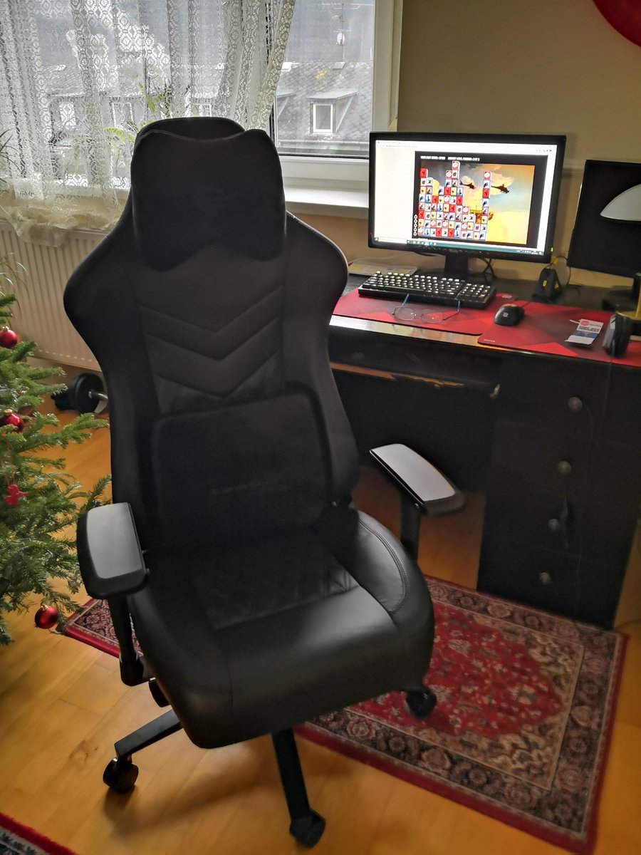 OrsolyaBabjak's tweet photo. Birthday present. #pixelware #esport #esportanyu #csgo https://t.co/qULUTgGcXf