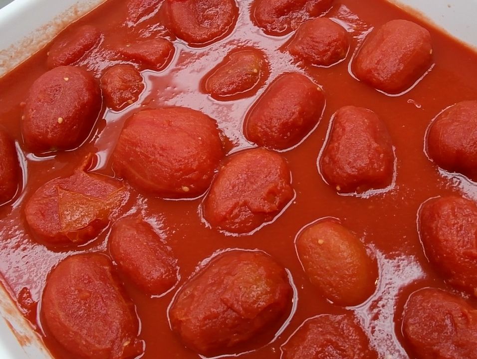 CaTomatoes's tweet photo. It may be the middle of winter, but thanks to the #canningprocess you can enjoy the #tasteofsummerallyearlong ! can't beat these red, ripe, juicy #tomatoes from #California #familyfarmers and they're #easy and #convenient
How do you cook with #cannedtomatoes? #tomatowellness https://t.co/SjNS9J87PP