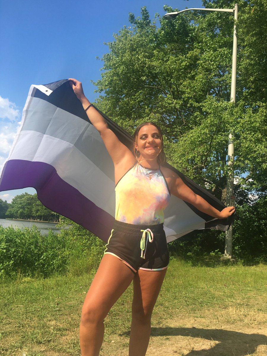 spaceysasha_'s tweet photo. everyday i’m working on being the best version of myself. it’s absolutely a battle, but it’s a battle i’ll fight until i get where i want to be💜 #TGTATBOBeMyself #ShortIsBeautiful #ThisIsWhatAsexualLooksLike https://t.co/vCoYKQitW9