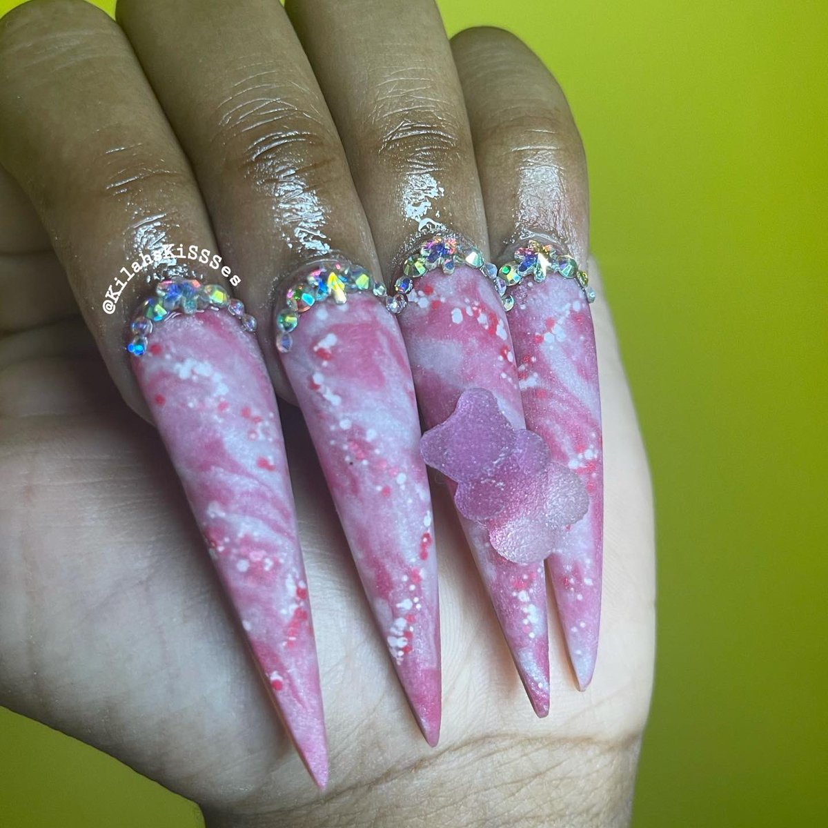 KilahsKiSSSes's tweet photo. CRISSSPPAAAYYY Candy land🍬🍭
•
Glossy or Matte?? What’s your fave?
•
Want this look? Book: “Marble Full Set + 1 gummy bear + All cuticle bling nails”
•
21% off all services ends January 20! Use Code: Newme2021
———————————————————
#marblenails #chicagonailtech #cuticlebling https://t.co/f8BKX1Jfqt