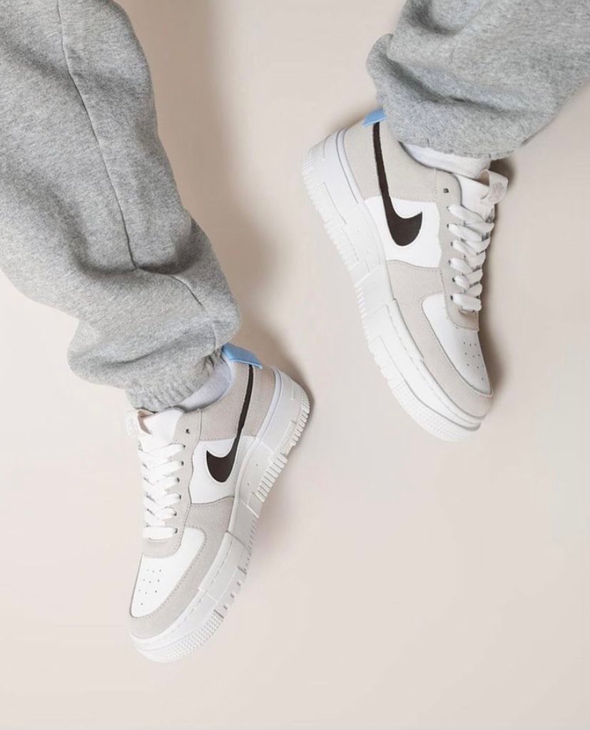 ARSneakers_'s tweet photo. On commence avec la Nike WMNS Air Force 1 Pixel « Desert Sand »  

Vous validez ? 👀 https://t.co/fXcXyOVdZm