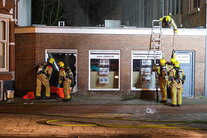 NU ONLINE: Brandweer blust keukenbrand in bedrijfspand Laan van Meerdervoort Den Haag..