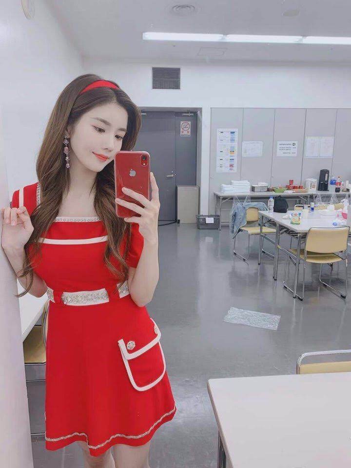 eunbithinks's tweet photo. eunbi mirror selcas hits different https://t.co/Iq0pCuEMcK