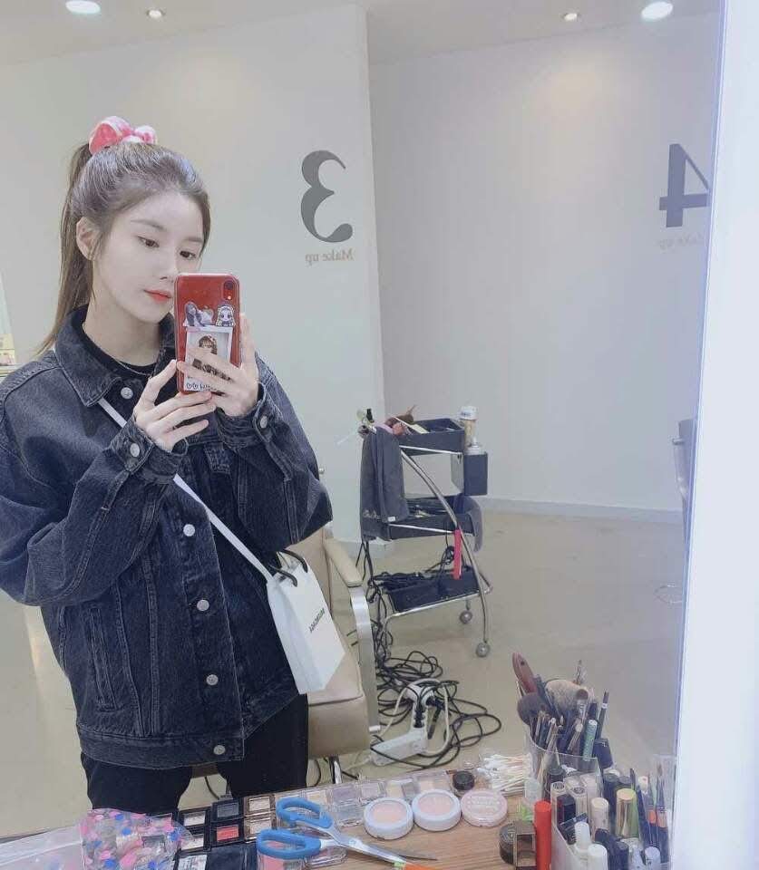 eunbithinks's tweet photo. eunbi mirror selcas hits different https://t.co/Iq0pCuEMcK
