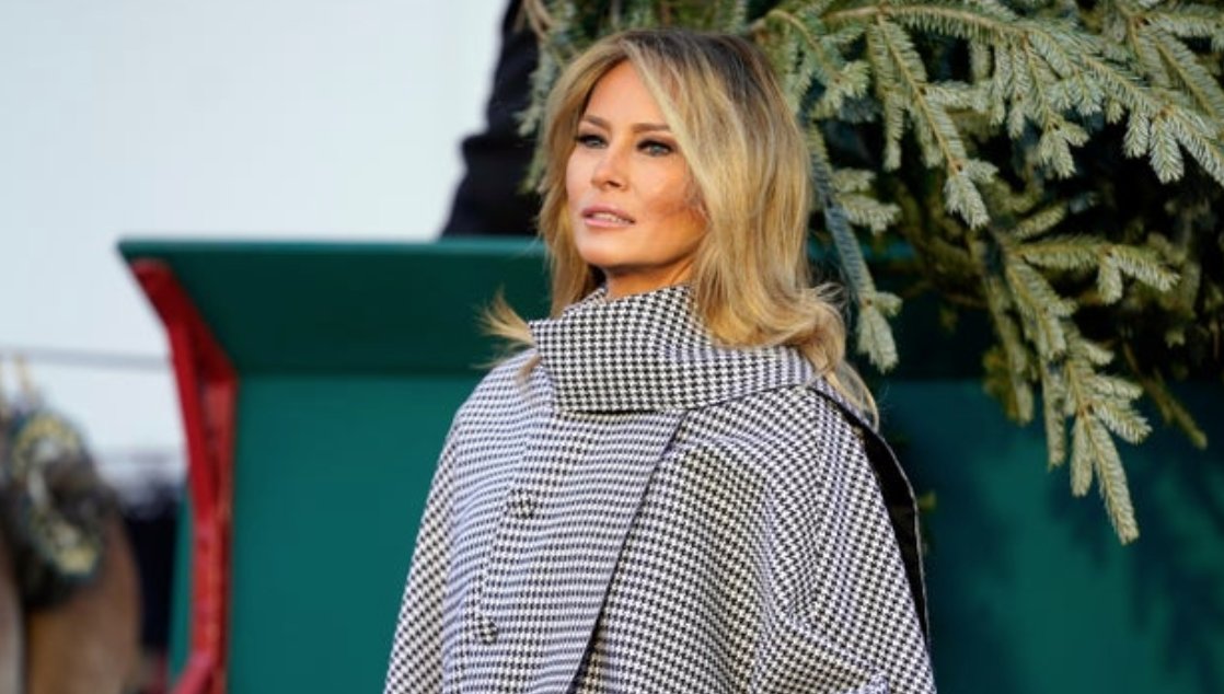 Independent's tweet photo. Melania 'hosted photoshoot during assault on Capitol' https://t.co/qsJdUe43xJ https://t.co/aOJ2rb1mWk