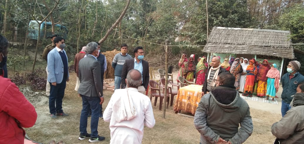 DmAraria's tweet photo. सचिव ग्रामीण विकास विभाग श्री बालामुरुगन डी द्वारा लोक कल्याणकारी एवं विकासात्मक योजनाओं के प्रगति को लेकर क्षेत्र भ्रमण कर निरीक्षण किया गया। सर्व प्रथम सचिव महोदय एवं जिला पदाधिकारी श्री प्रशांत कुमार सीएच द्वारा जिला जीविका कार्यालय अररिया परिसर में पौधा रोपण किया गया https://t.co/2sh9DPKWyn