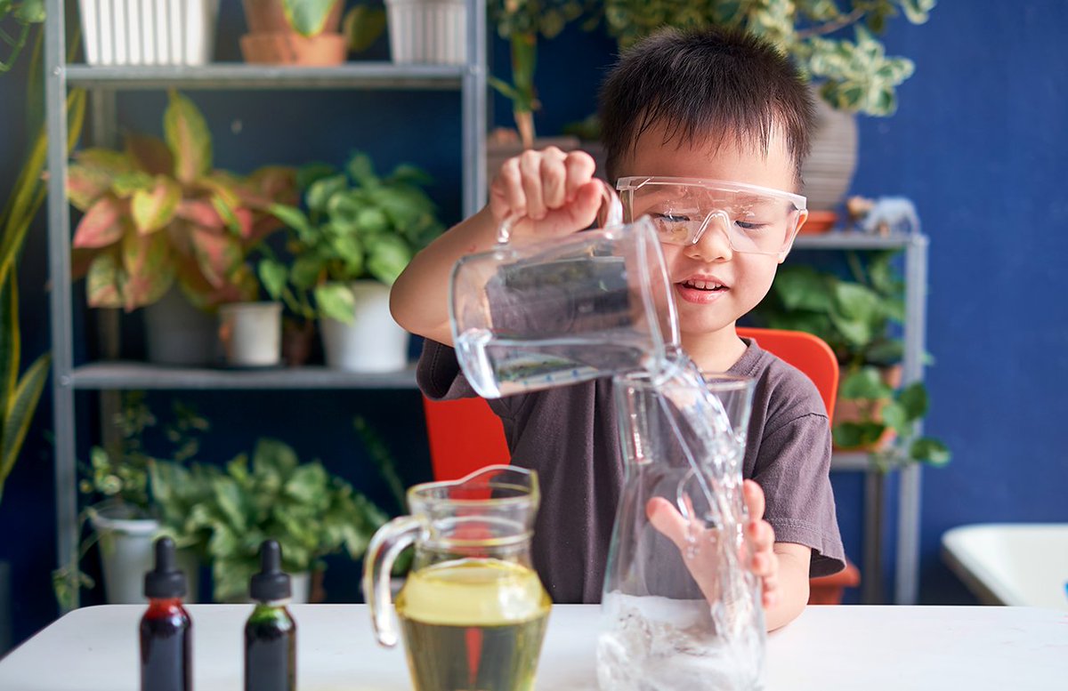 ExploreON's tweet image. 👀 Looking for fun and educational hands-on activities for the kids? 📐🧲🔍
Ontario Science Centre brings science to your home.
DIY experiments, science activities, films and educational resources. 
👉🏾 Check it out: ontariosciencecentre.ca/science-at-home #ScienceAtHome