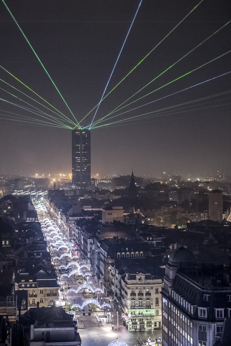 Pensioendienst's tweet photo. We wensen iedereen een gelukkig nieuwjaar.
Om 2021 in te luiden, organiseerde @StadBrussel een lasershow vanaf het dak van onze thuisbasis, de Zuidertoren! Bekijk snel enkele foto’s van @EDanhier ! De volledige show op https://t.co/LAeH1cClHl https://t.co/szmCIL2ajA