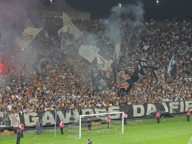 🦅🏴 Nossa torcida é uma corrente muito forte! 🏴🦅

#LiberdadePraTorcer 
#Gavioes 
#VaiCorinthians 

//GAVIÕES DA FIEL TORCIDA\\