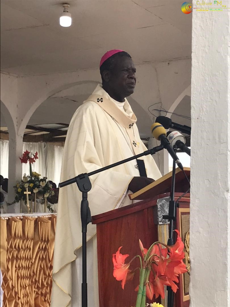 RadioCultureFm's tweet photo. #Sacre de #Mgr #François #Achille #EYABI
« Abbé #François, par votre Oui, vous confirmez avec foi, abnégation, courage et détermination votre engagement à servir le Seigneur » parole de #Mgr #Samuel #KLEDA dans son homélie.
Suivez cette actualité en direct sur @RadioCultureFm https://t.co/goqDoPp0lA