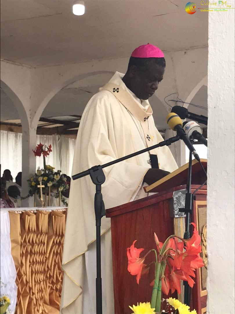 RadioCultureFm's tweet photo. #Sacre de #Mgr #François #Achille #EYABI
« Abbé #François, par votre Oui, vous confirmez avec foi, abnégation, courage et détermination votre engagement à servir le Seigneur » parole de #Mgr #Samuel #KLEDA dans son homélie.
Suivez cette actualité en direct sur @RadioCultureFm https://t.co/goqDoPp0lA
