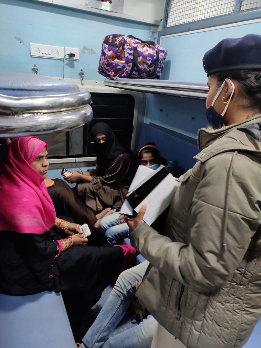 Date 08/01/2021
Train no 02040 attended by SIPF Manisha with LCT Rachna Pandey and  interacted with lady passengers travelling alone under " Meri saheli " Campaign and told them about 182 security help line no.