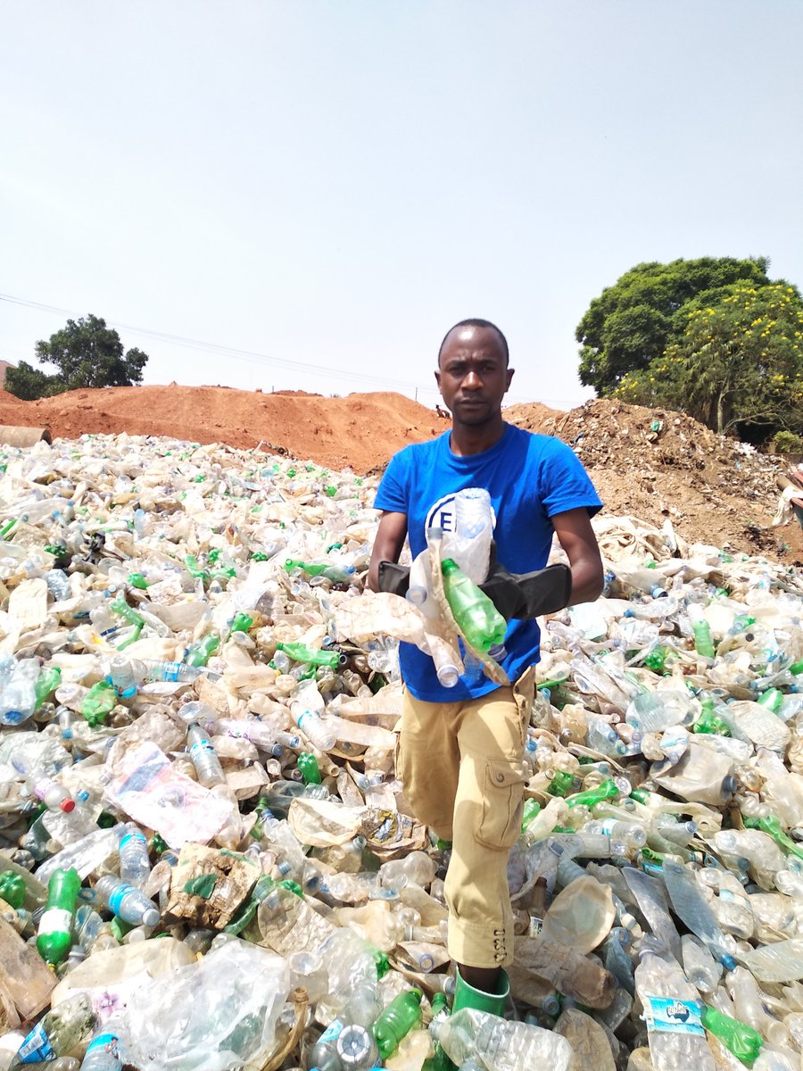SadrachNirere's tweet photo. We must question the amount of plastic being produced.
In Uganda, @CocaCola through @Cocacolauganda produces;
24,000 plastic bottles per hour.
576,000 per day.
4,000,000 per week.
Even their own recycling system can not cope with this level of production. #EndPlasticPollution https://t.co/eotIC5nFOu