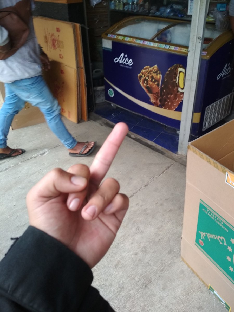 Capemiskin's tweet photo. Dimana pun tetep jari tengah untuk mu...

#IngatEsKrimAiceIngatBuruhKeguguran

#IngatEsKrimAiceIngatBuruhKeguguran https://t.co/5oaYreFS8N