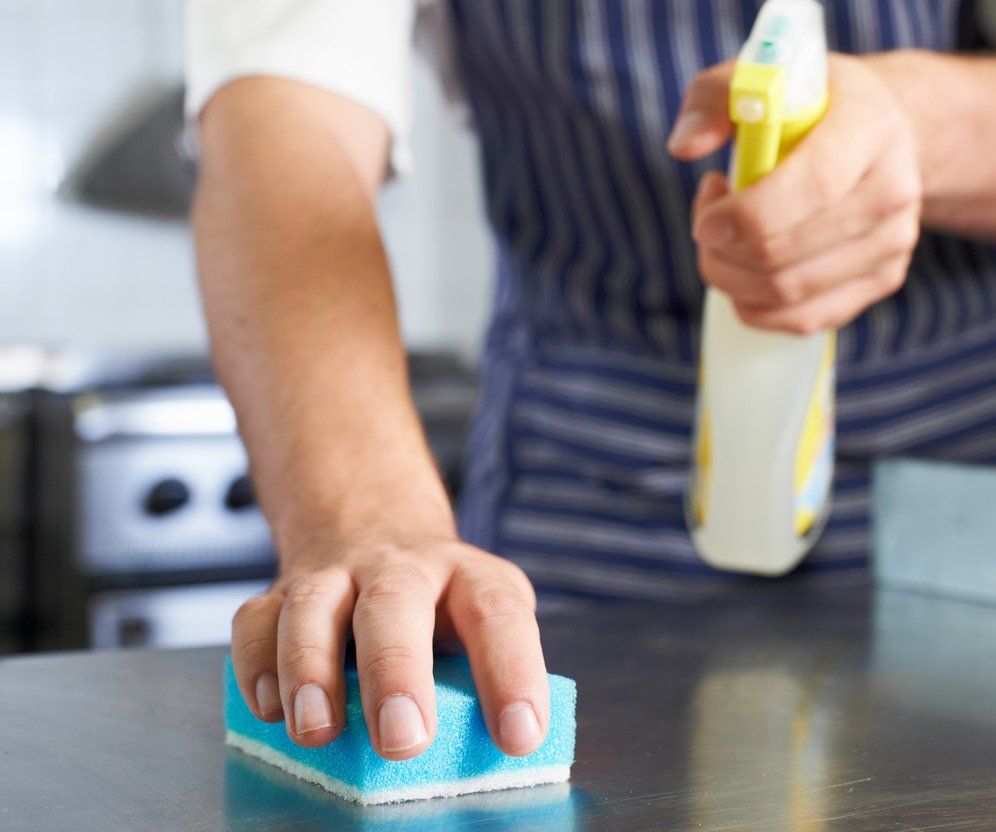 WKThomasUK's tweet photo. Our expertise expand beyond food packaging. Cleaning products are a crucial part of any foodservice operation. If you're staying open for delivery, we can also provide you with the essentials for hygienic food preparation.  #FoodService #Delivery https://t.co/nUd75TvcBP