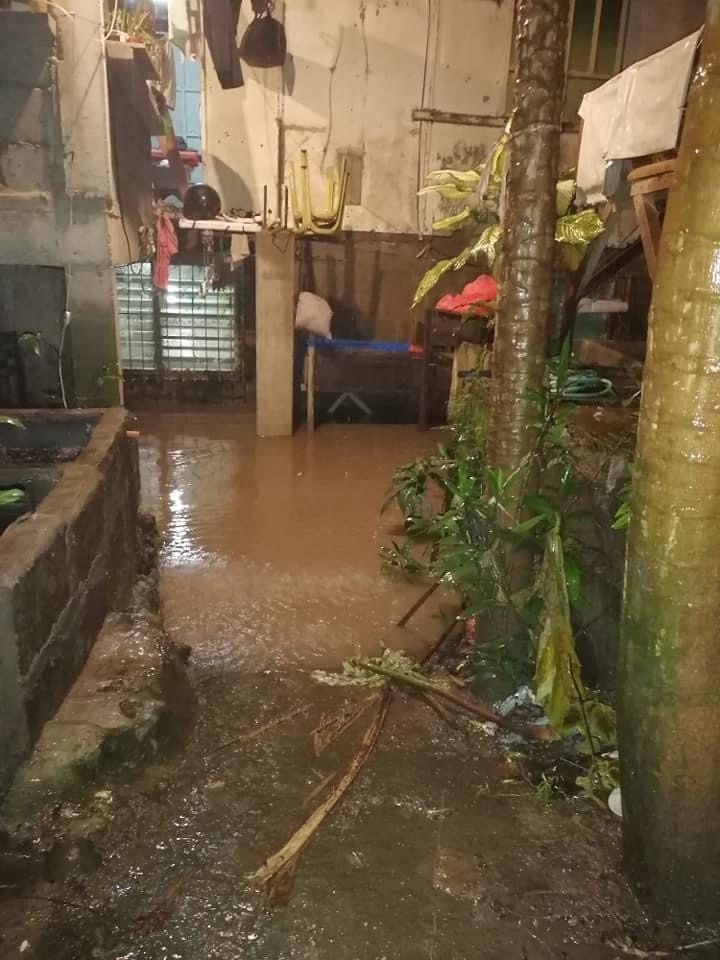 manilabulletin's tweet photo. LOOK: Evacuation is ongoing in the cities of Talisay, Silay, and Victorias in Negros Occidental, following heavy downpour since Friday morning.

📷  Jenalyn Ramirez, Rico Galez, Nicca Dolorosa, and Celfred Macabales via Facebook | Glazyl Masculino https://t.co/XHDDO308Qx