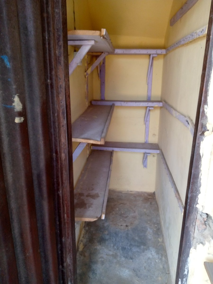 citorealestate's tweet photo. 🏘️ RENT. MINI Shop

Elewura off Ring Road, Ibadan, Nigeria.
Rent: 48,000
For more enquiries call 08108160092
#business #shop #store #ringroad #ibadan #ibadanweddings
#ibadanphones #shoesmen #rent #shoesmaker #people #marketingstrategy #enterprenuership #citohomes #citorealestate https://t.co/bAjAaVBLqj