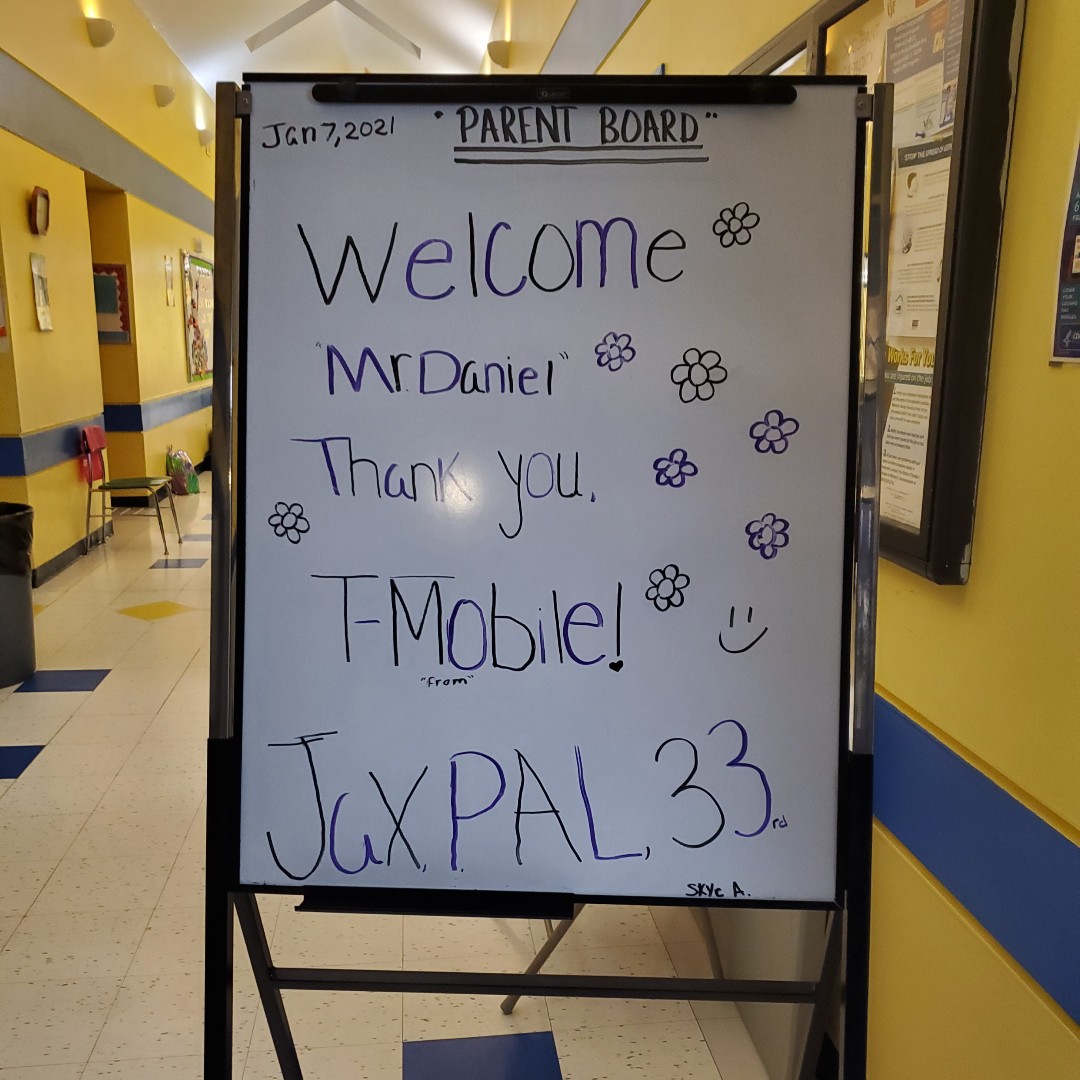 JAX_PAL's tweet photo. Thank you to the T-Mobile team of Northeast Florida for coming to our Northside location and hanging out with our PAL's. We are looking forward to awesome partnership with the T-Mobile team! 
#JaxPAL #commUNITY #supportingourPALS #supportingourmission https://t.co/WTWa71tPRw