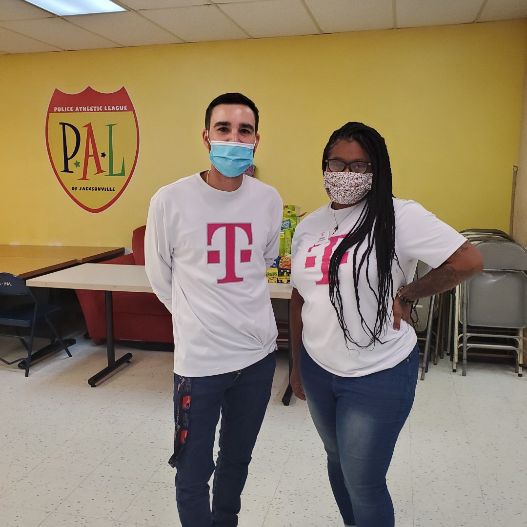JAX_PAL's tweet photo. Thank you to the T-Mobile team of Northeast Florida for coming to our Northside location and hanging out with our PAL's. We are looking forward to awesome partnership with the T-Mobile team! 
#JaxPAL #commUNITY #supportingourPALS #supportingourmission https://t.co/WTWa71tPRw