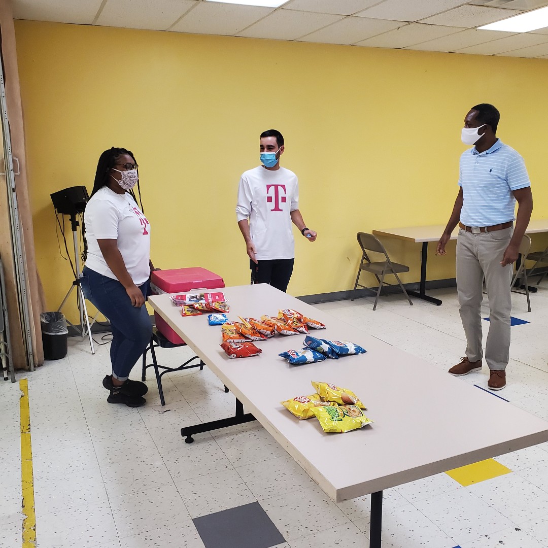 JAX_PAL's tweet photo. Thank you to the T-Mobile team of Northeast Florida for coming to our Northside location and hanging out with our PAL's. We are looking forward to awesome partnership with the T-Mobile team! 
#JaxPAL #commUNITY #supportingourPALS #supportingourmission https://t.co/WTWa71tPRw